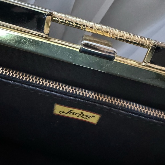 Vintage Jaclyn USA bag with very unique clasp - Picture 2 of 4